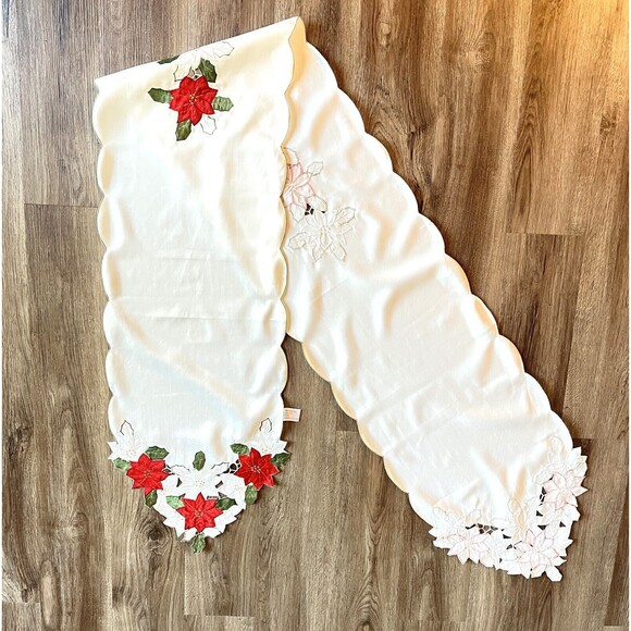 VTG Polysatin Christmas Table Runner Long Red Poinsettas Gold trim 13.5 x 88in - Picture 9 of 12